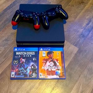PlayStation 4  slim 500 gb/ comes with 2 controllers and 2 games
